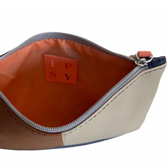 FREE w/$25 Order 𖦹 ✈︎ Ipsy Colorblock Zippered Makeup Bag ✈︎ Navy Beige ✈︎ - Picture 5 of 12